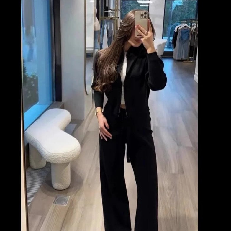 Women's sports suit in color