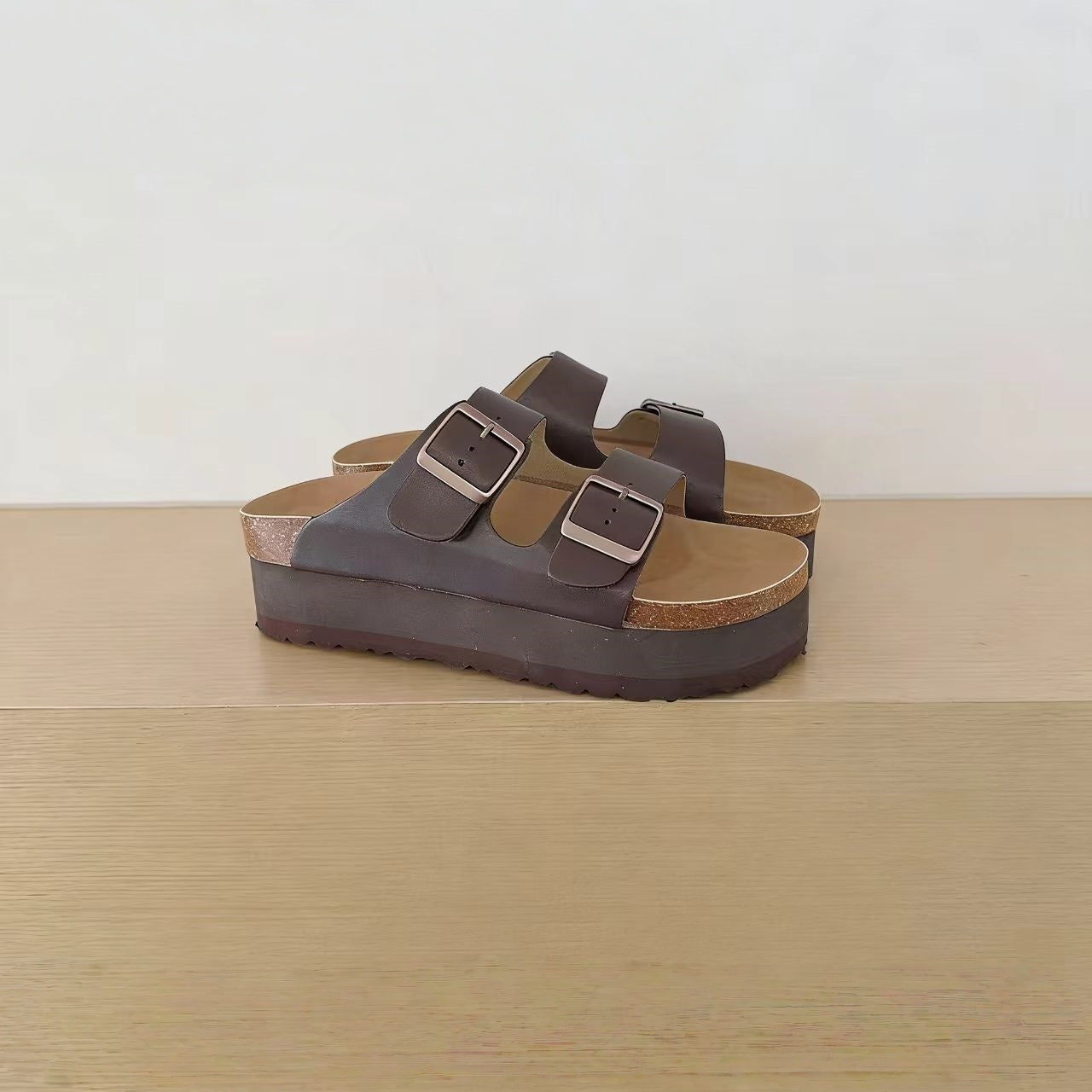 T588-1084 Thick soled sandals without heels for outdoor wear, summer trend