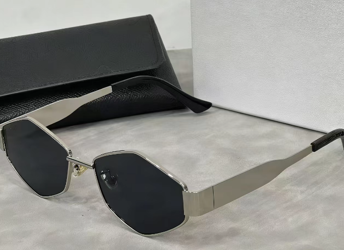 T588-1049 Sun shading sunglasses with diamond shaped small frame glasses