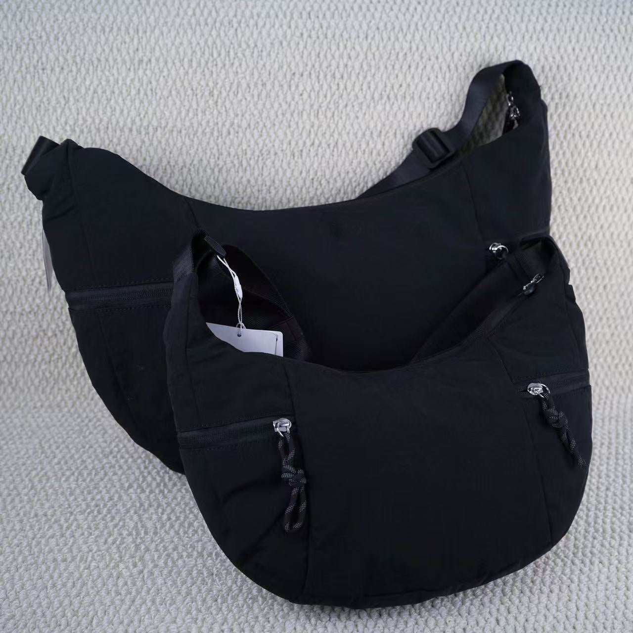 T588-894  Women's diagonal cross bag with cow horns, single shoulder crescent bag
