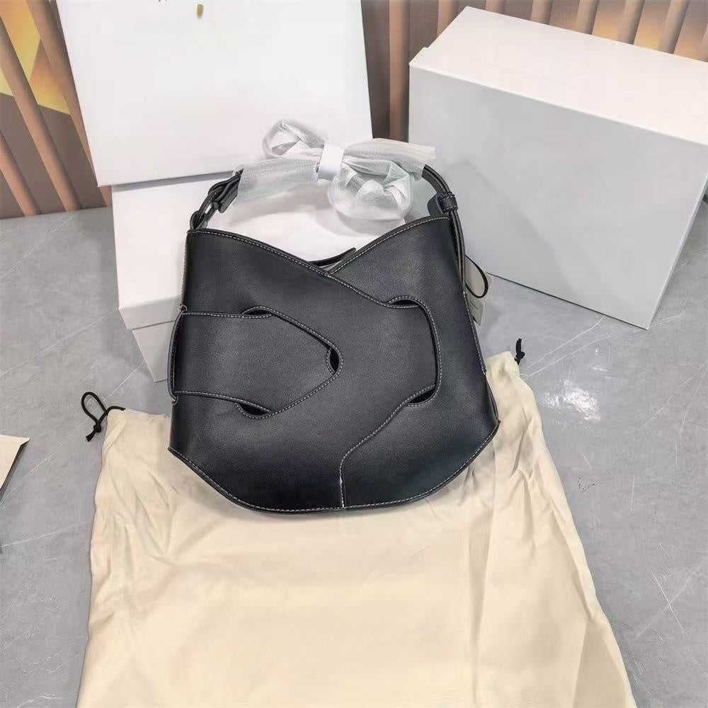 T588-1027  Ladies' shoulder and armpit handbag