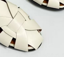 T588-1128 Ladies' versatile flat hollow sandals with toe caps and casual shoes