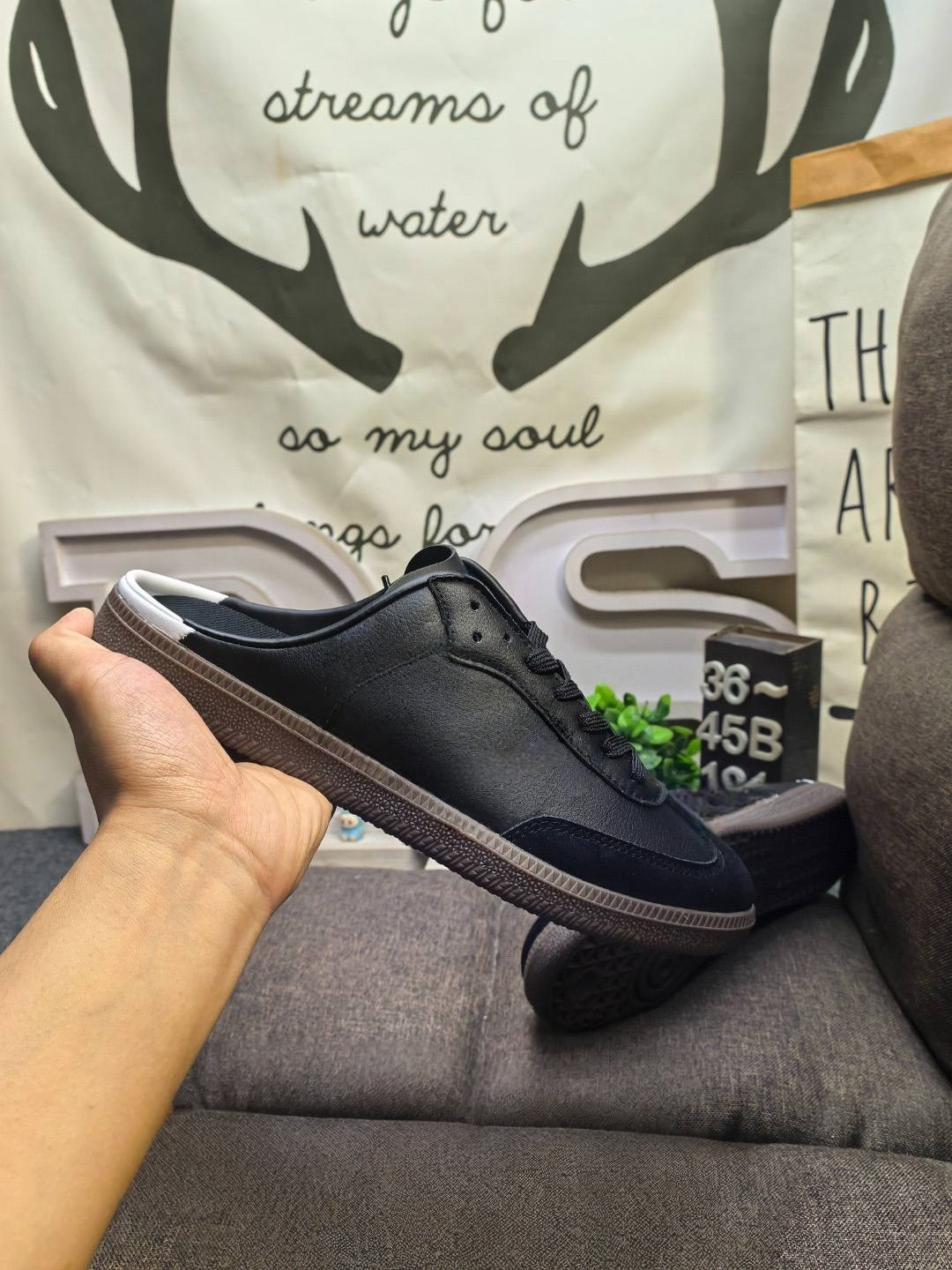 T588-1192  Casual flat bottomed toe half support