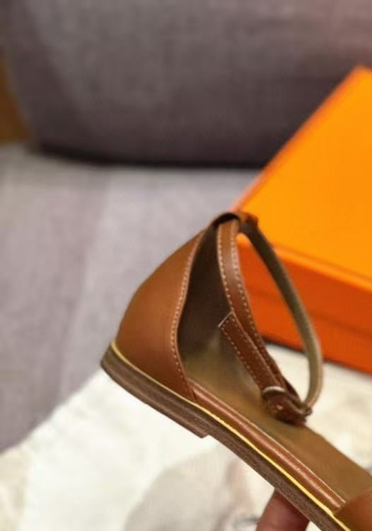 T588-959  Ladies' summer sandals with straps