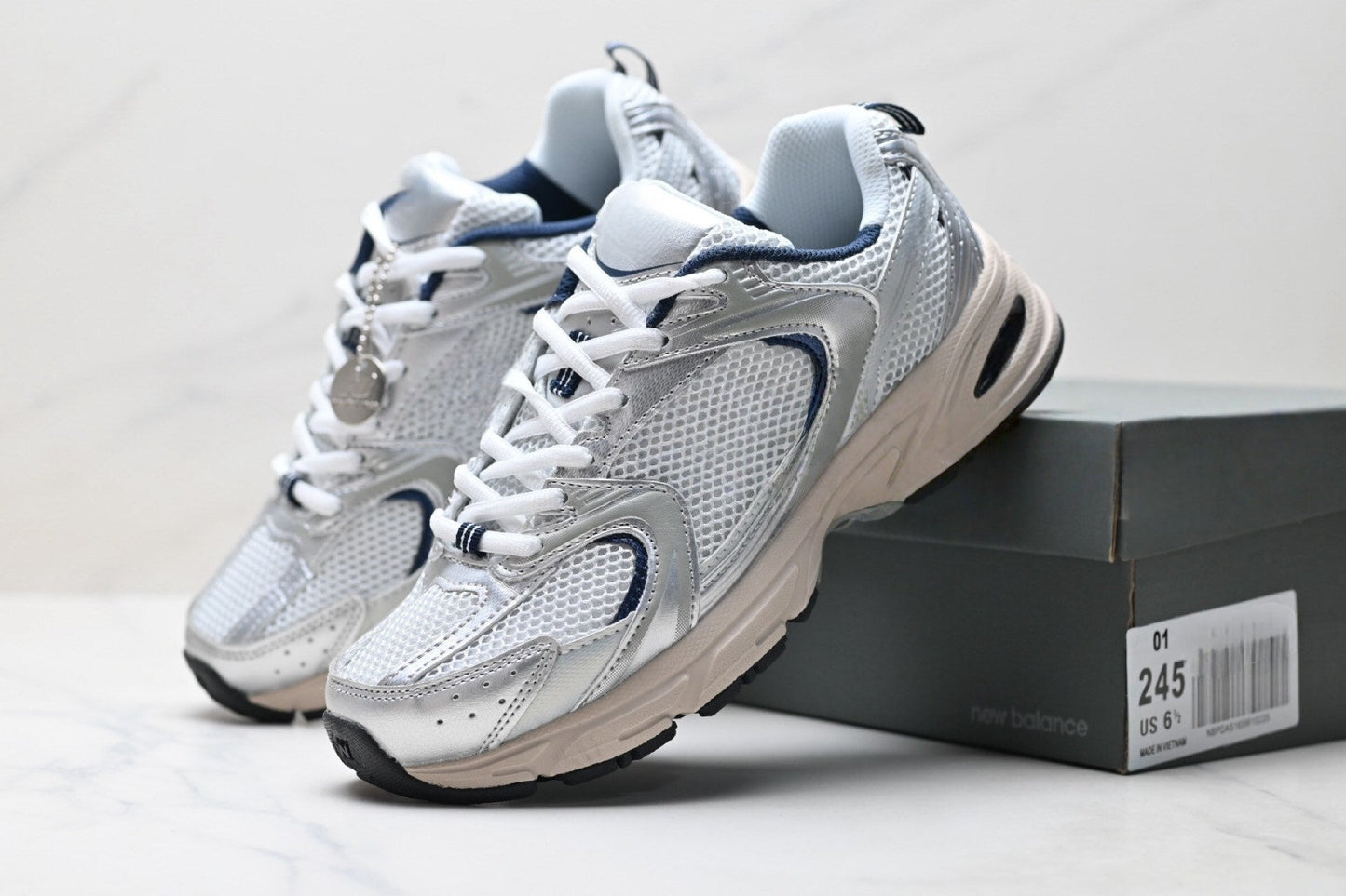 T588-819   Bestselling sneakers