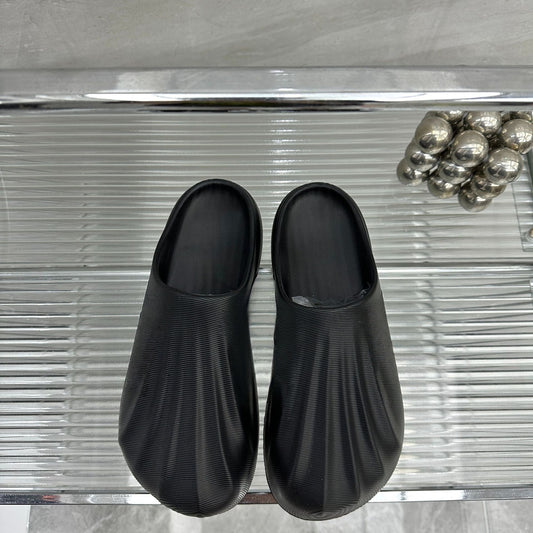 T588-966 Loose colored thick soled sports shoes