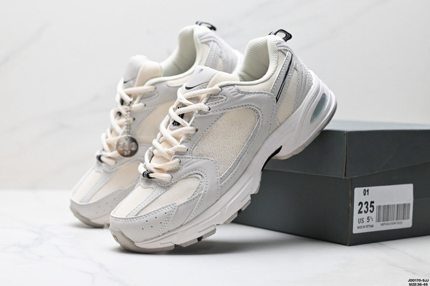 T588-819   Bestselling sneakers
