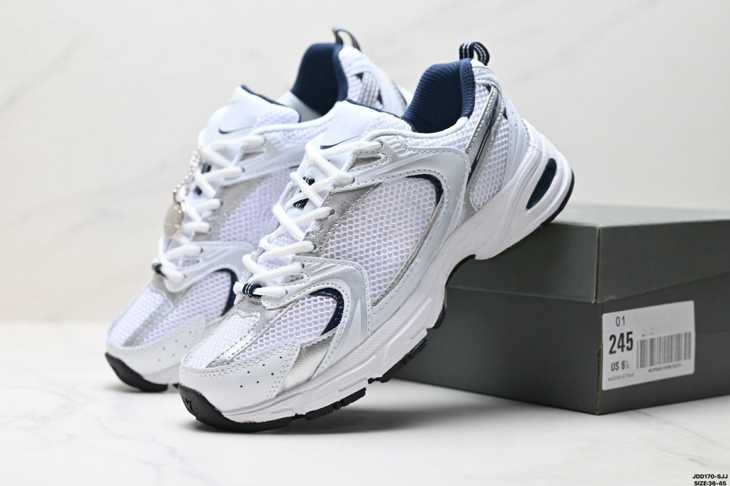 T588-819   Bestselling sneakers